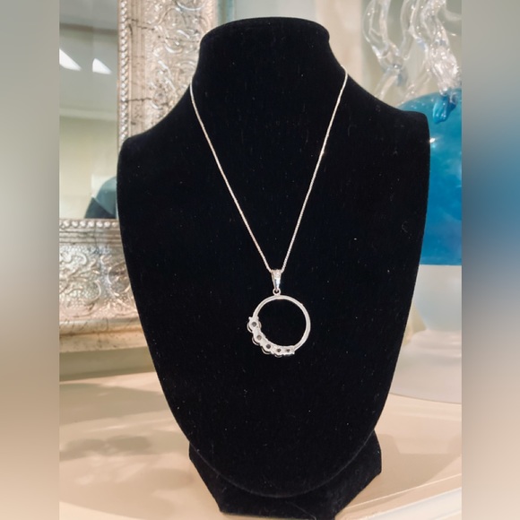 JUST REDUCED 925 CZ Circle Pendant & 925 Sterling Silver Chain NWOT - Picture 4 of 9